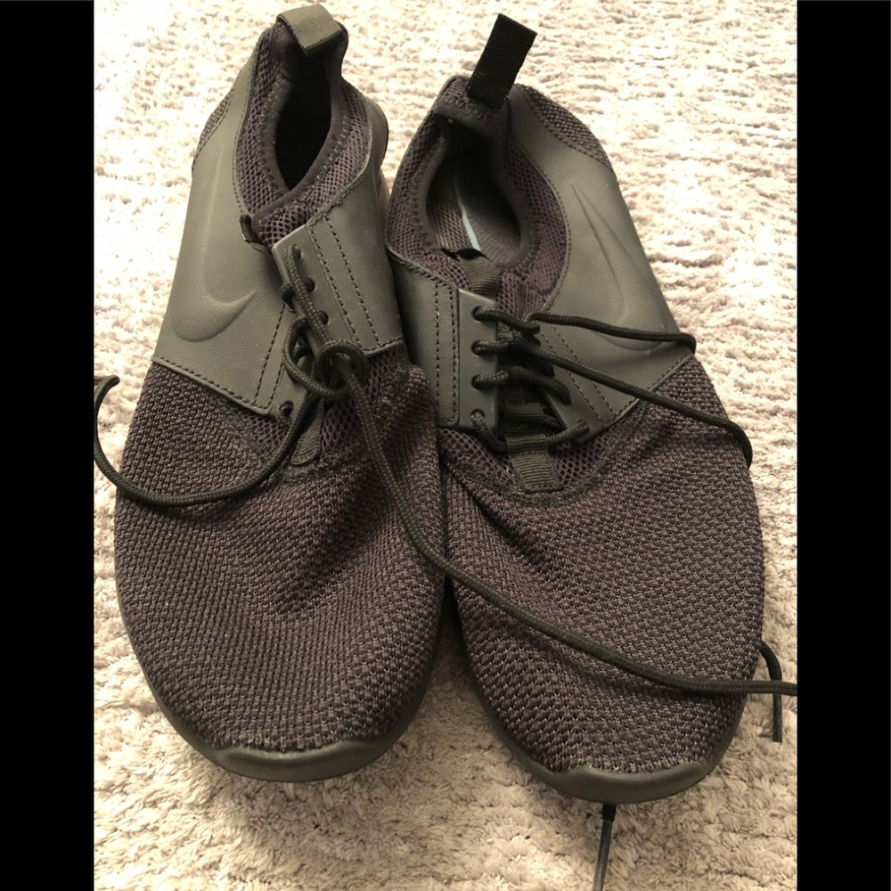 Nike Black Sneakers